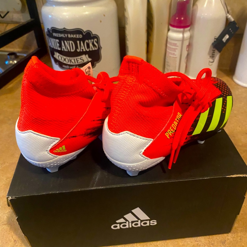 Kids Adidas Predator Cleats Size 11